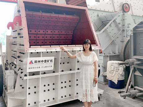 參觀湖北鄂州時產(chǎn)500噸石英巖制砂生產(chǎn)線破碎現(xiàn)場